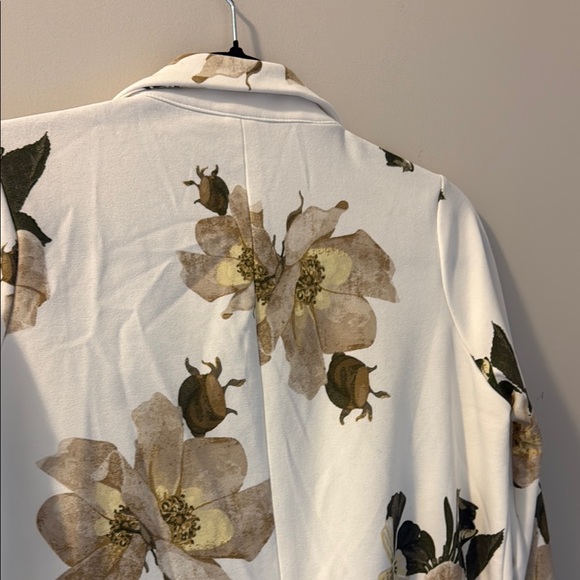 Floral Women's Jacket in Cream by LulaRoe - Picture 7 of 9